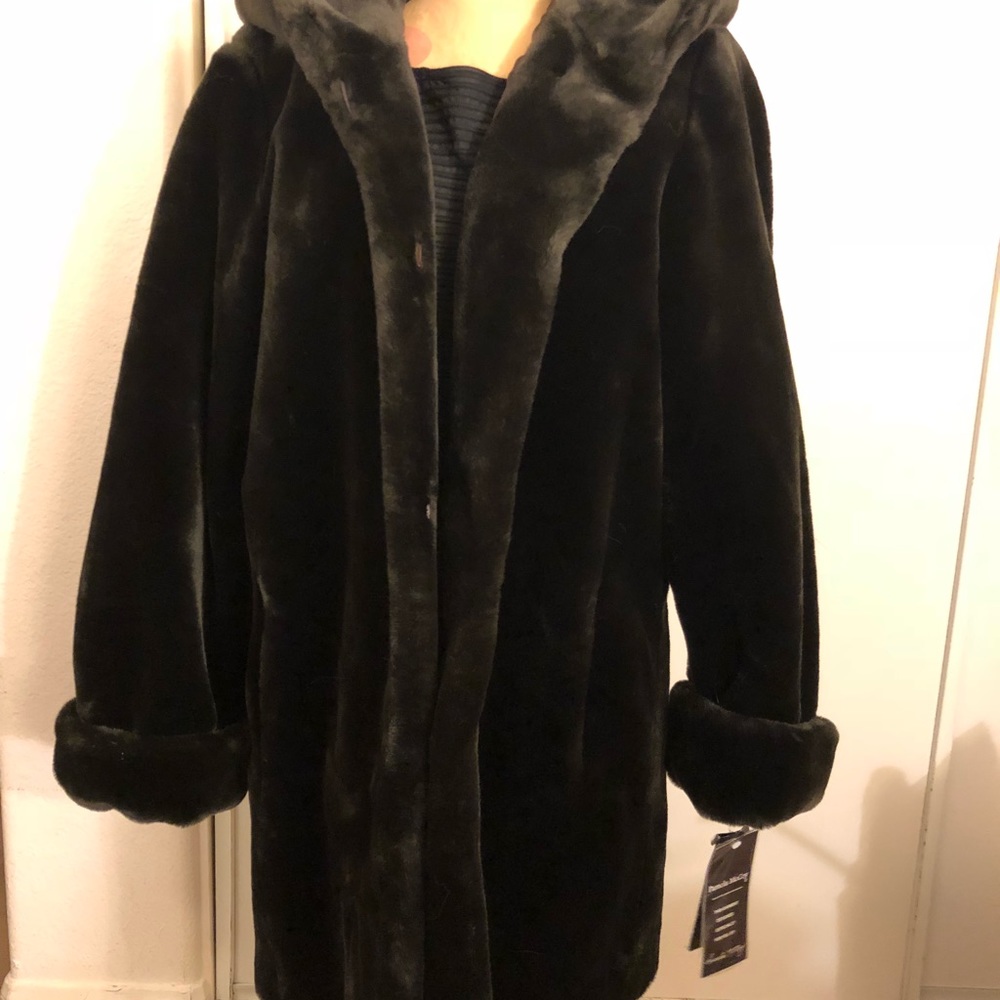 Pamela McCoy faux fur coat size XS